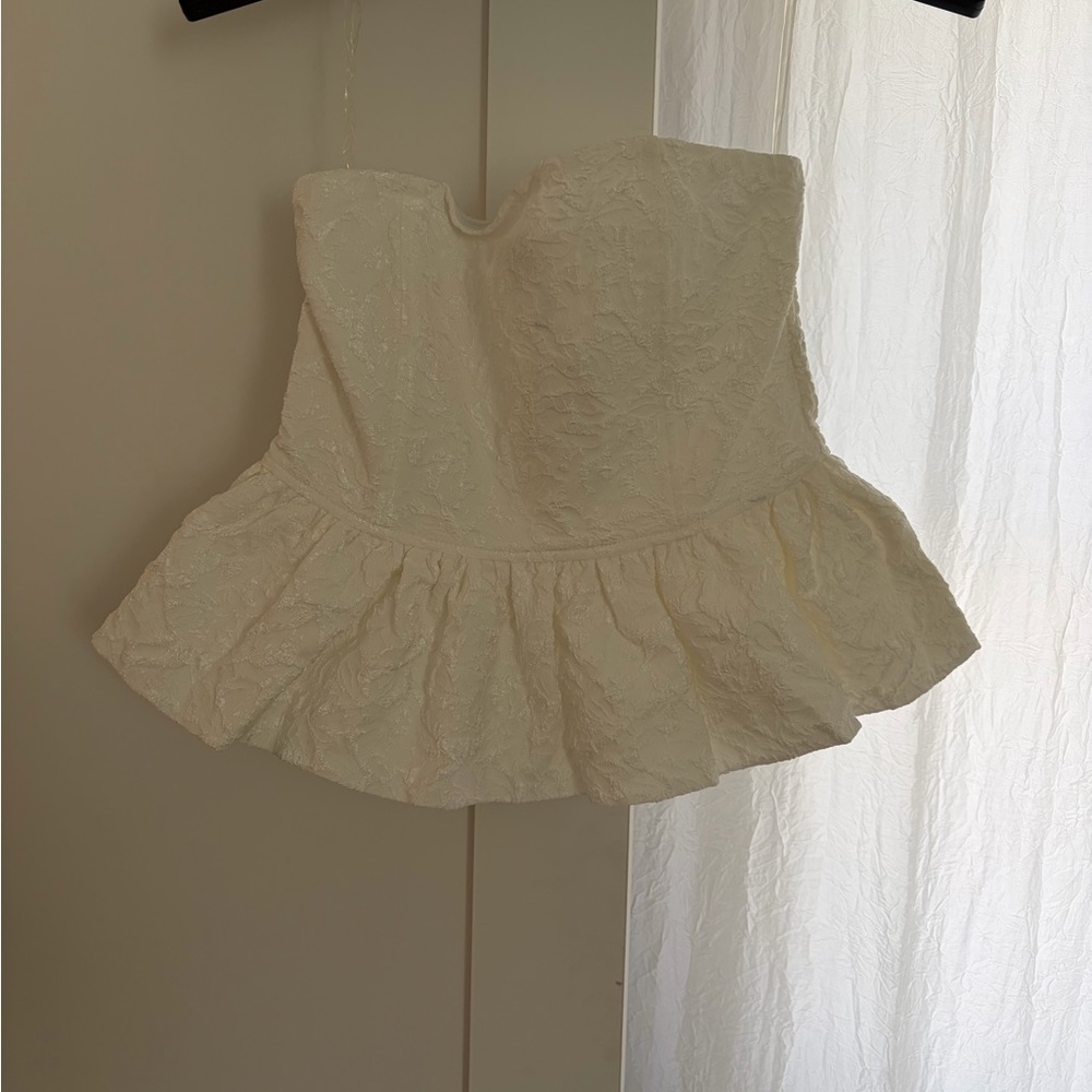 NWT Entro Creamy Strapless Textured Peplum Top in Cream sz. L